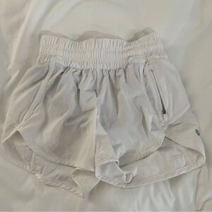 Barely worn
Color is white
Inseam 4” 
Size 2